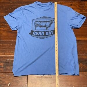 Funny “Herd Dat” cow logo T-shirt in Large. Cotton very soft, good quality.